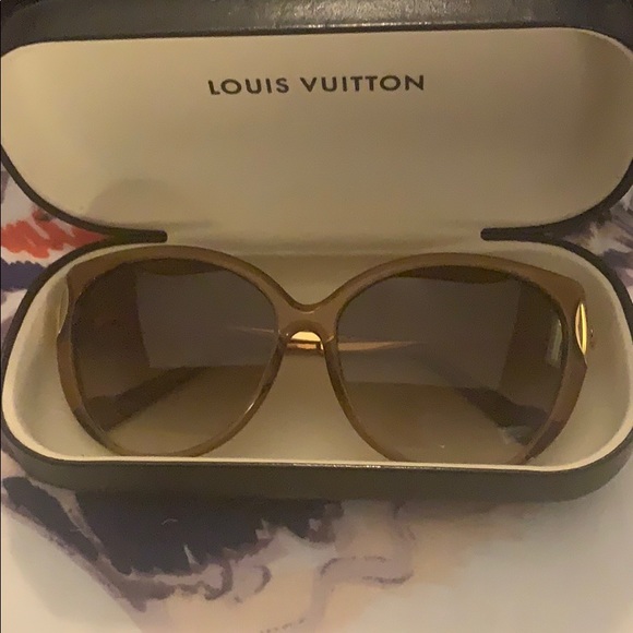 Louis Vuitton Accessories - Louis Vuitton Garance Sunglasses 💯 Authentic